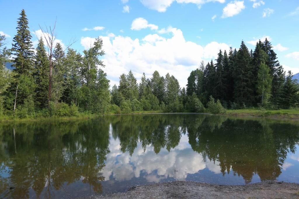 Готель Golden Riverfront Campground Екстер'єр фото