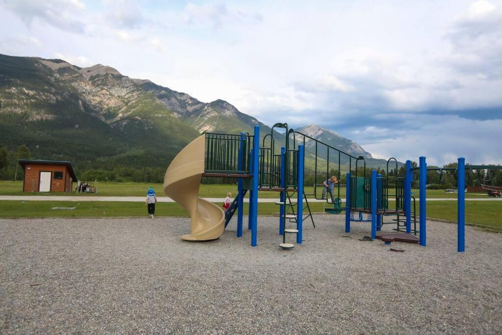 Готель Golden Riverfront Campground Екстер'єр фото