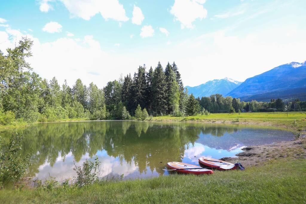 Готель Golden Riverfront Campground Екстер'єр фото